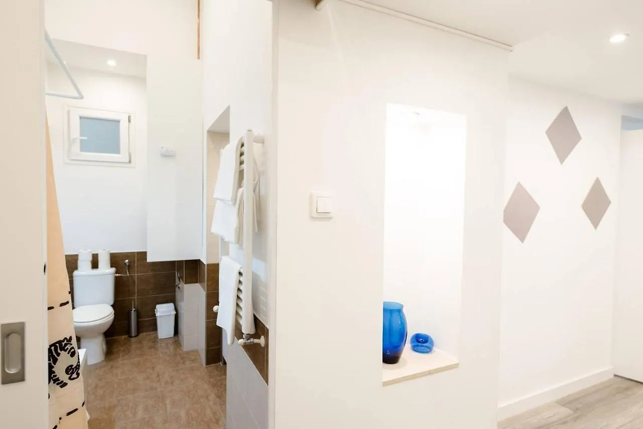 Newly Refurbished Home At Superb Location Boedapest