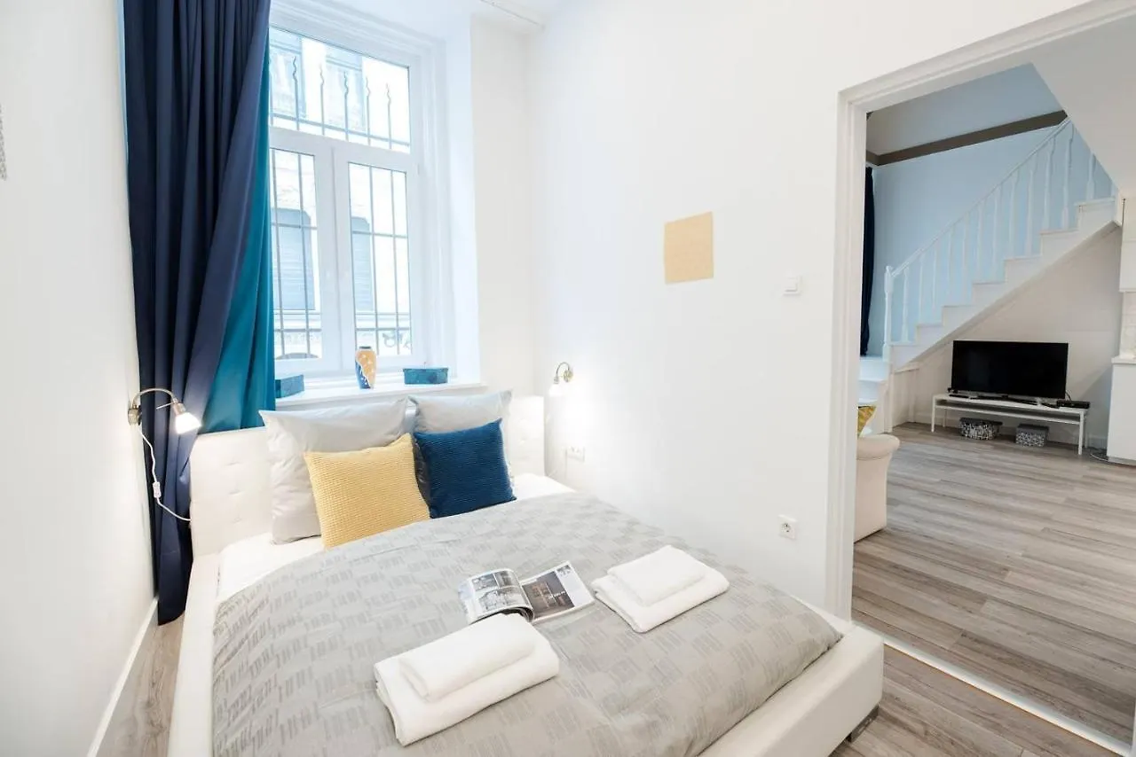 Apartamento Newly Refurbished Home At Superb Location Budapest
