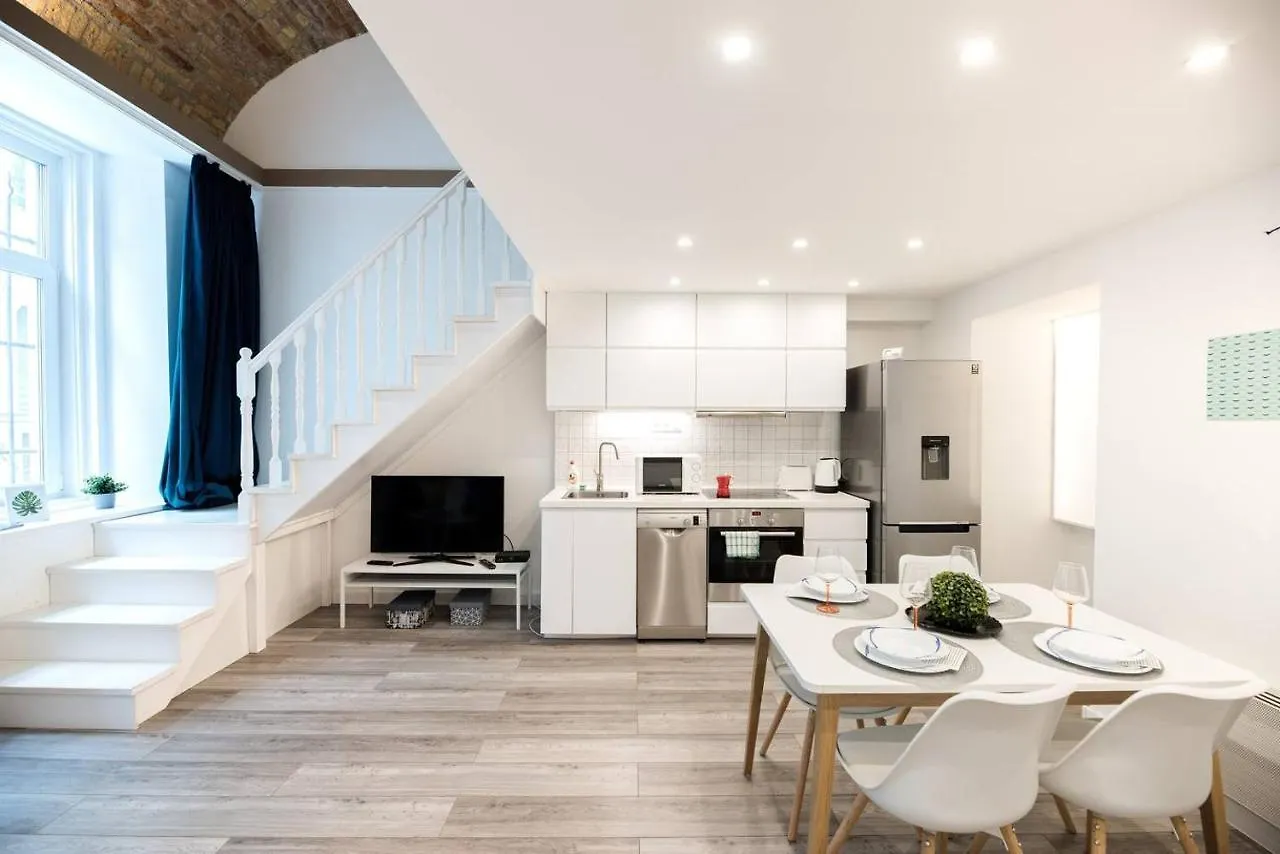 Newly Refurbished Home At Superb Location Budapest Apartamento