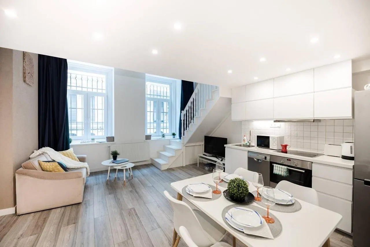 Apartamento Newly Refurbished Home At Superb Location Budapest