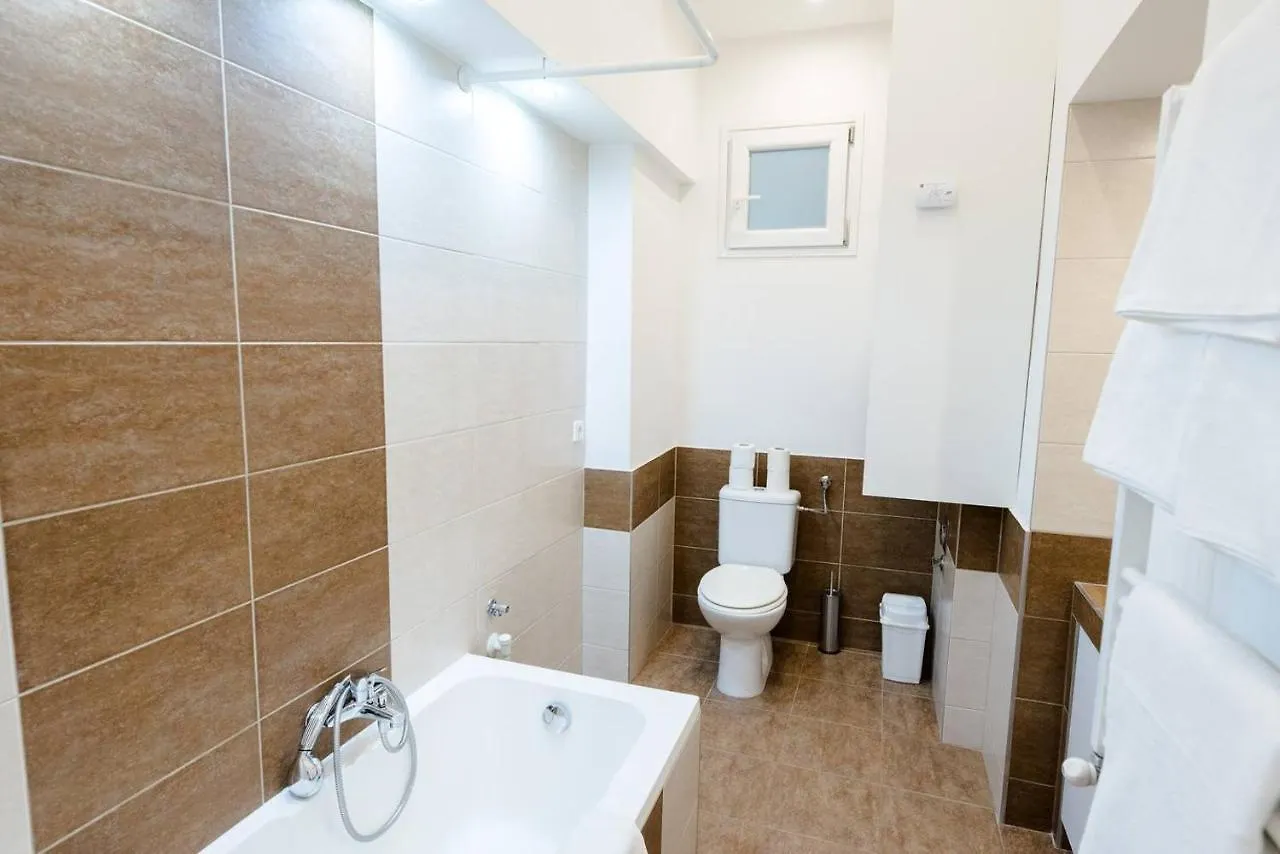 Newly Refurbished Home At Superb Location Budapest 0*,  Hungría