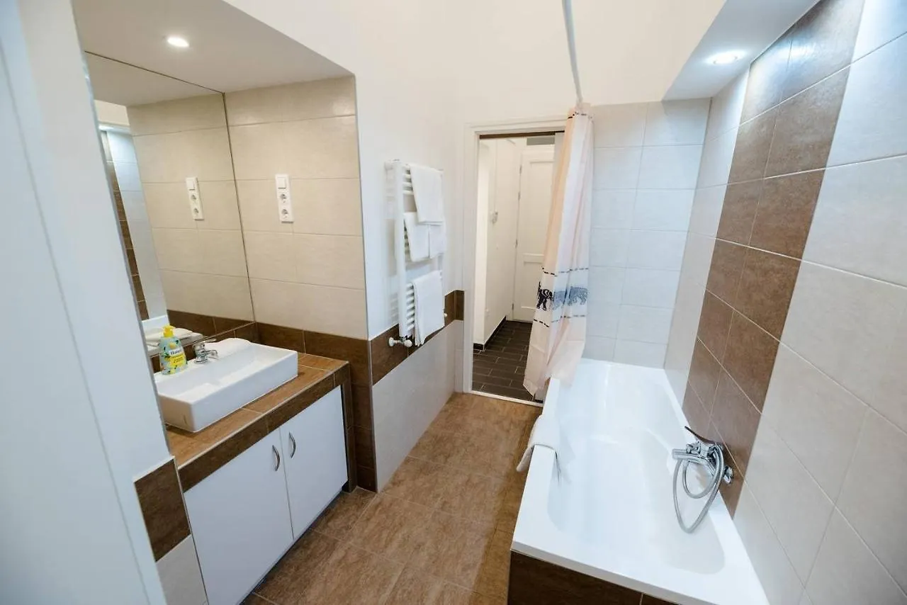 Newly Refurbished Home At Superb Location Budapest 0*,