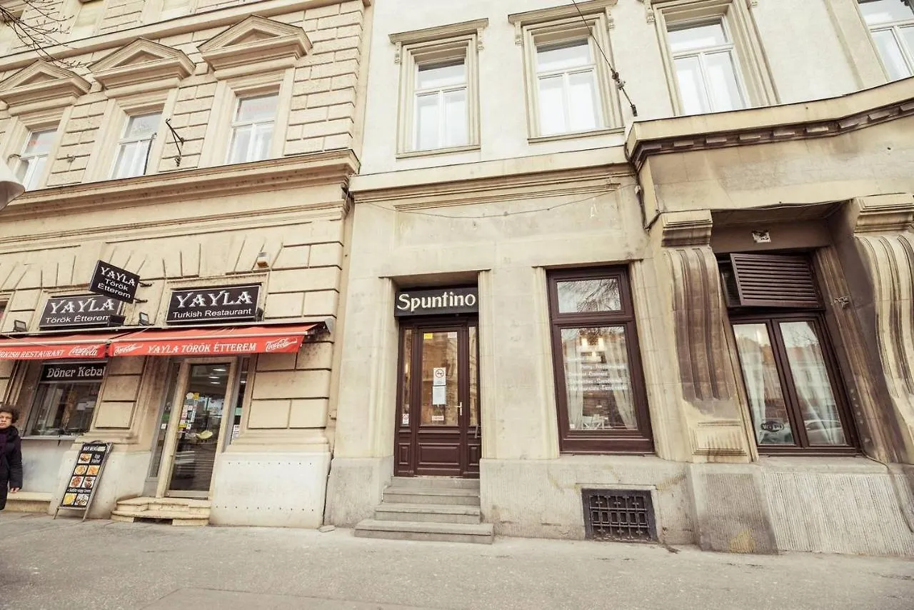 Apartamento Newly Refurbished Home At Superb Location Budapest Hungría