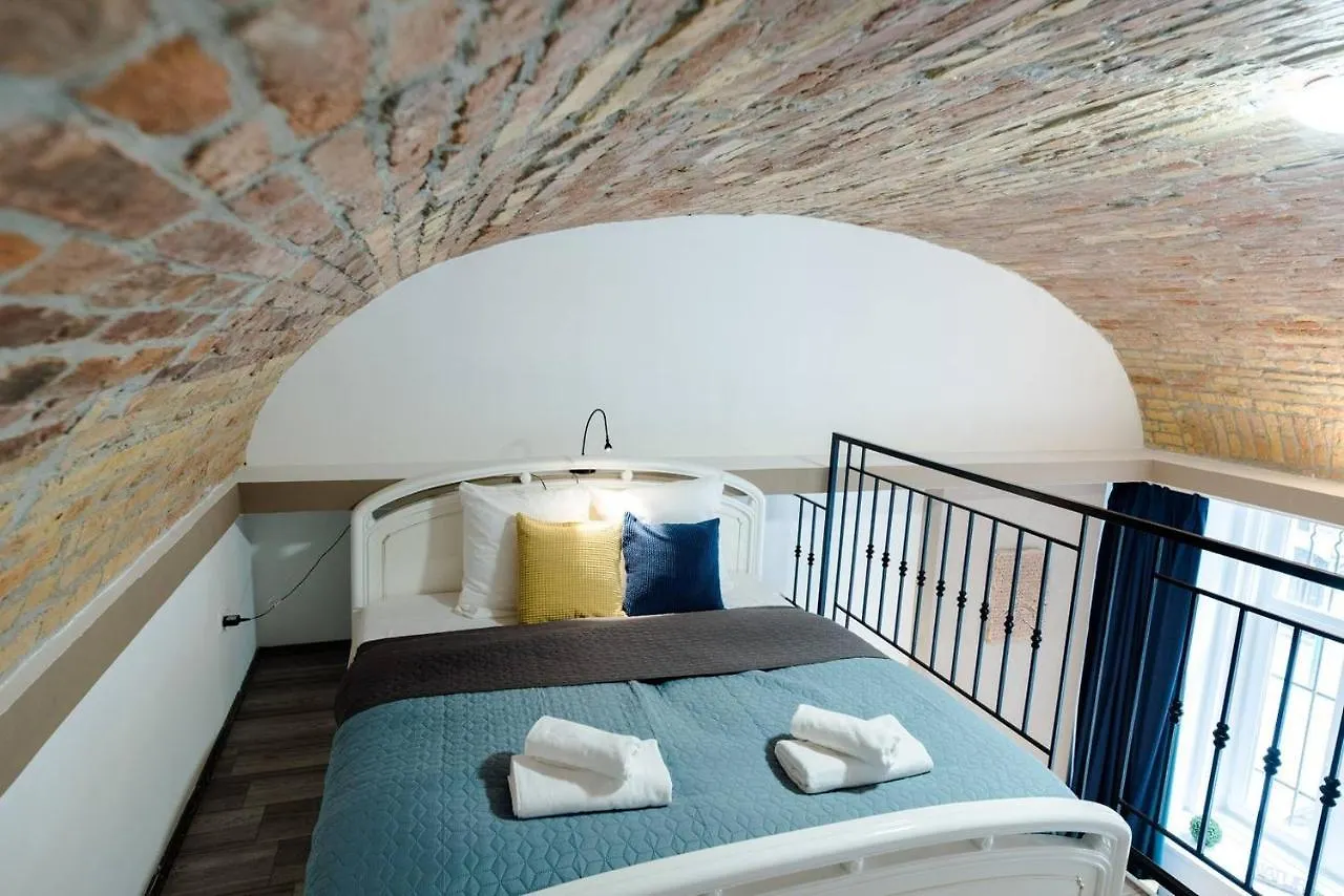 Apartamento Newly Refurbished Home At Superb Location Budapest